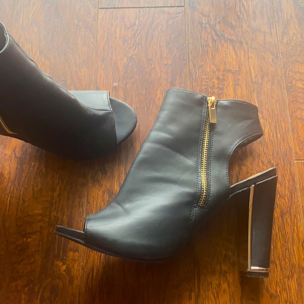 Black Open toe boot heel- Size 10W - Picture 2 of 2